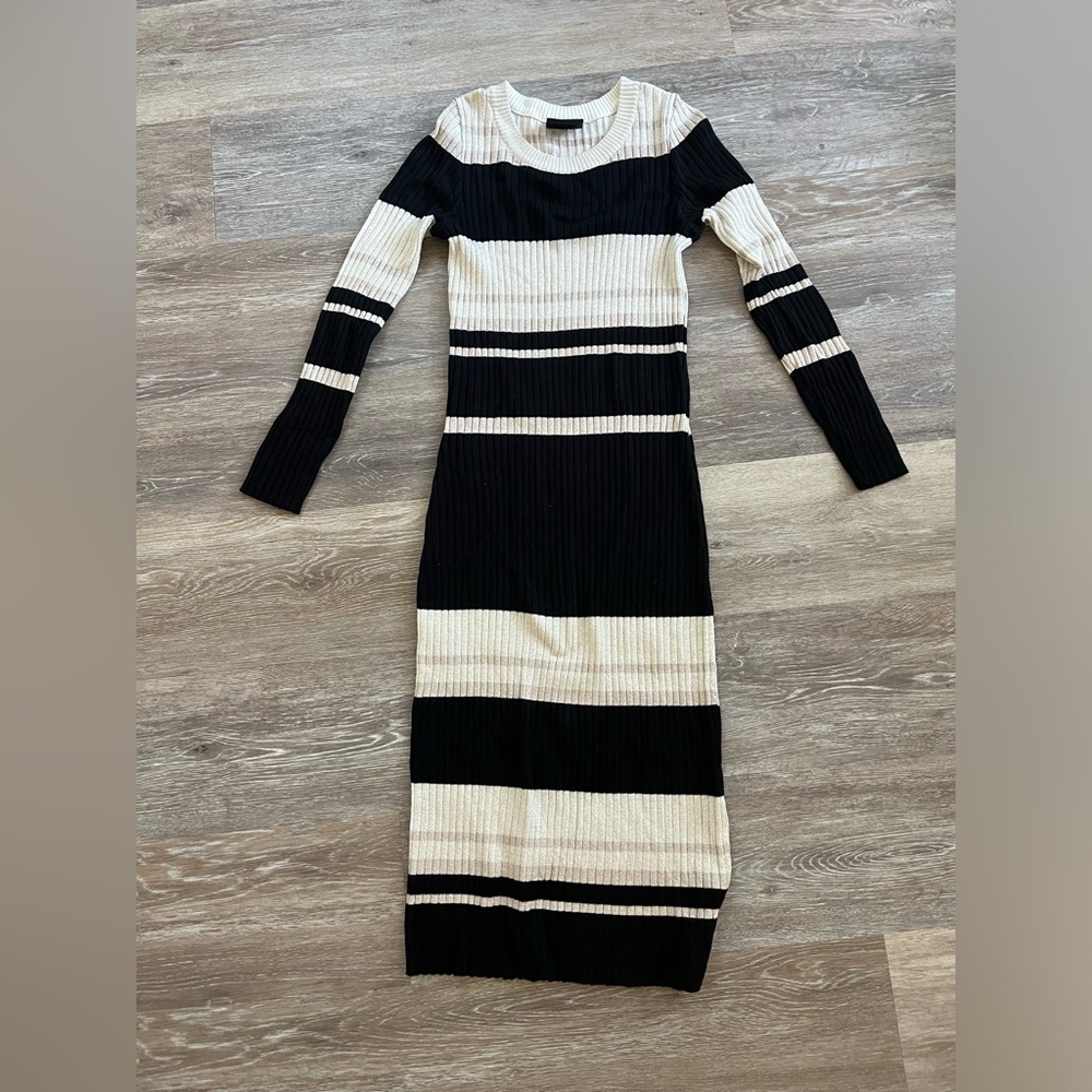 Just Taylor women’s striped midi sweater dress - size small